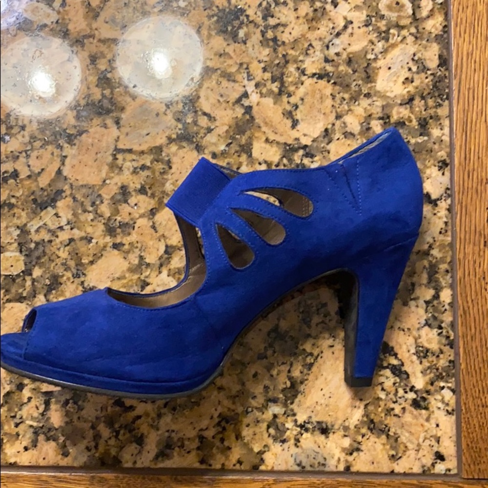 Shoes - Picture 2 of 3